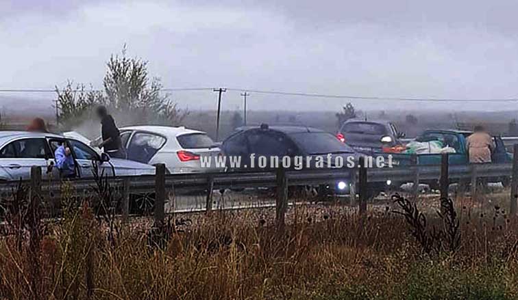 Φθιώτιδα: Καραμπόλα έξι αυτοκινήτων στην Ξυνιάδα Δομοκού – ΦΩΤΟ