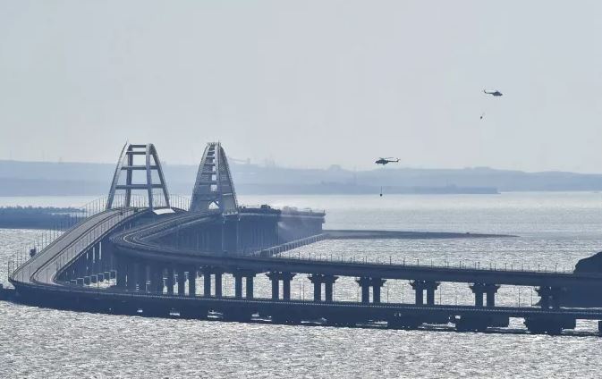 Κριμαία: Το Κίεβο δείχνει τη Μόσχα για την έκρηξη στη Γέφυρα του Κέρτς