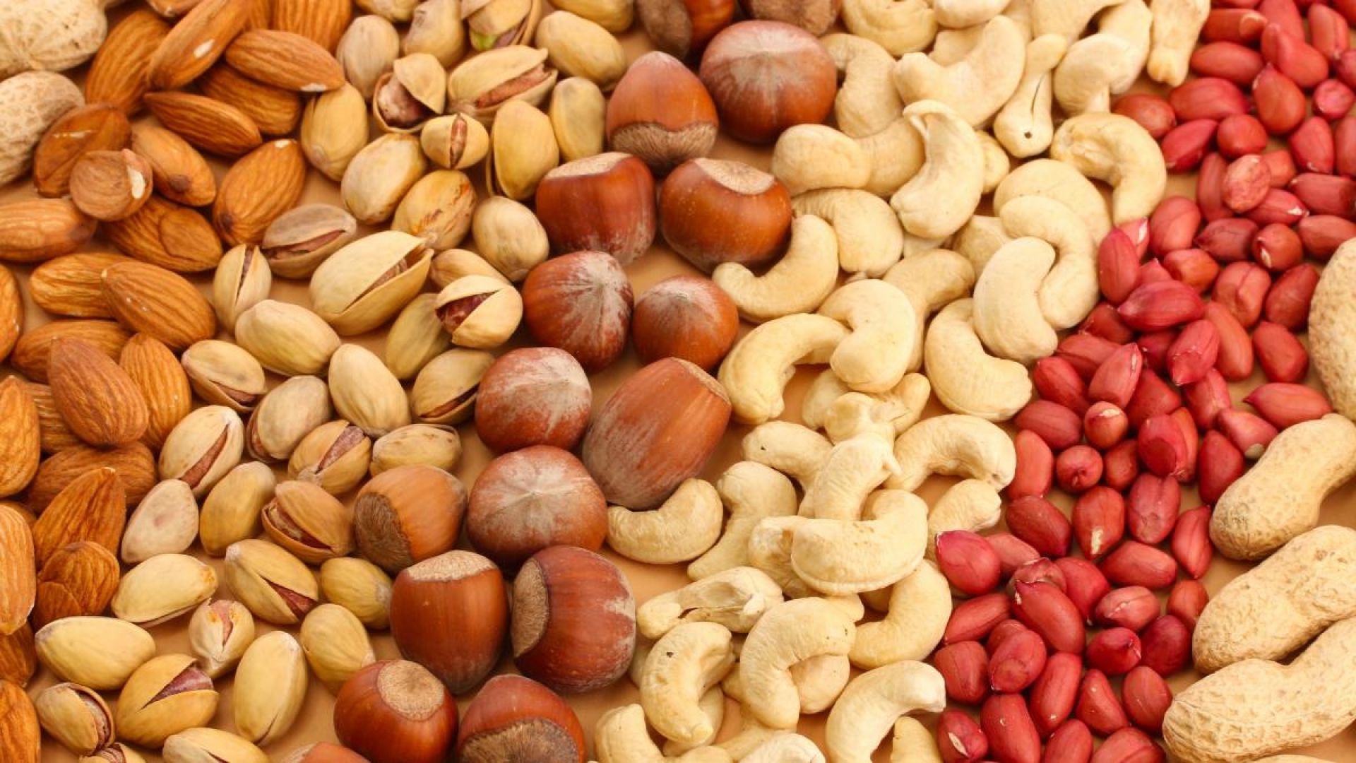 Ποτά χωρίς συνοδευτικά – Απλησίαστες οι τιμές στους ξηρούς καρπούς