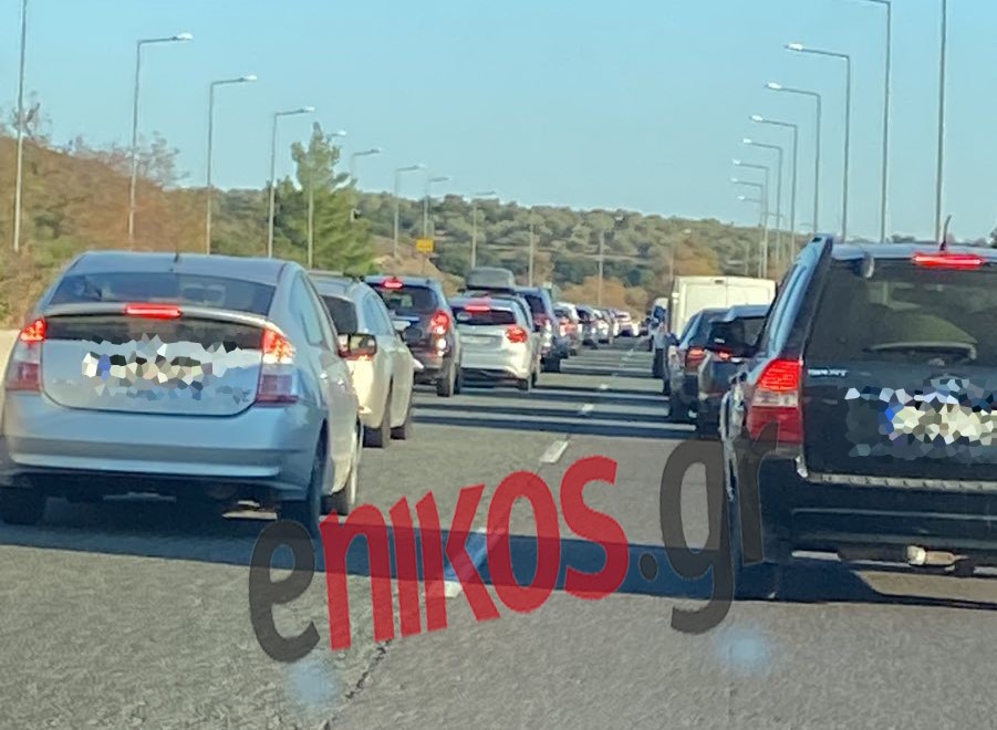 Αυξημένη κίνηση στις εθνικές οδούς – Ξεκίνησε η επιστροφή των εκδρομέων – ΦΩΤΟ αναγνωστών