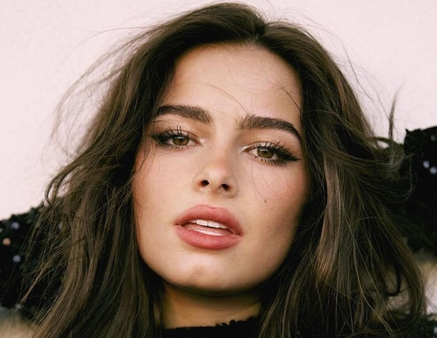 4 tricks για να μην φεύγει το κραγιόν από τα χείλη