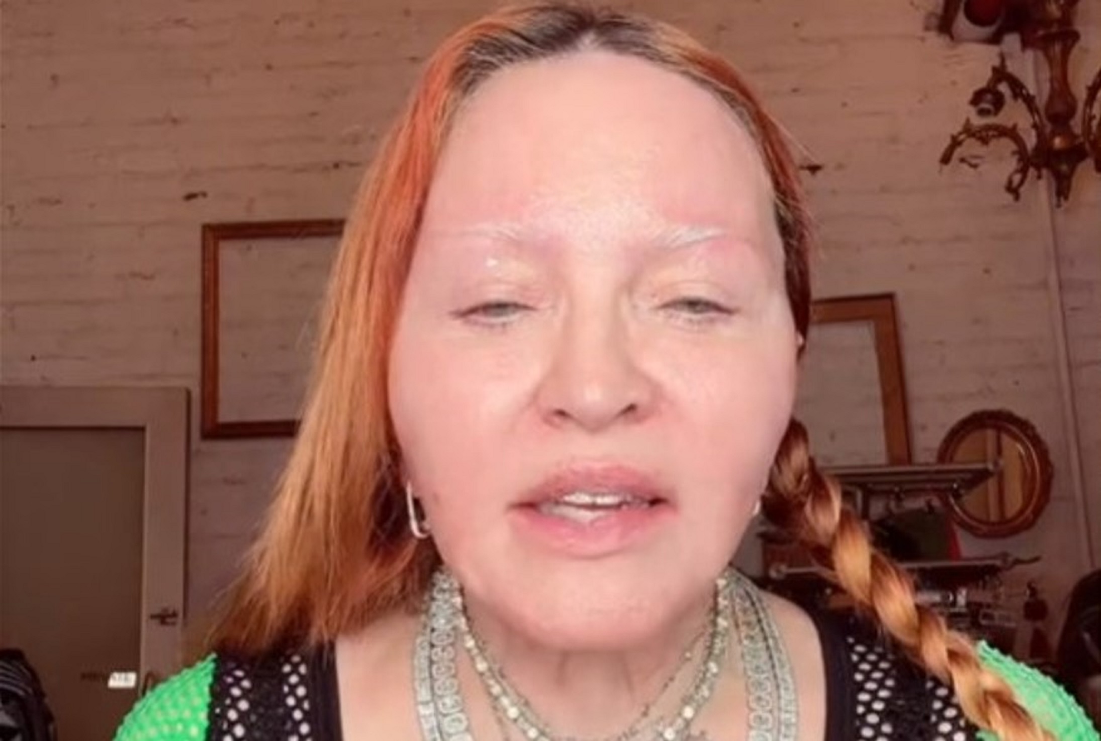 «Τρομάζει» η Μαντόνα: Εμφανίζεται χωρίς φίλτρα και μακιγιάζ σε βίντεο που ανέβασε