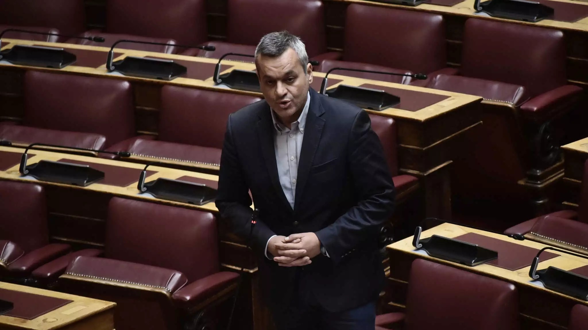 Χάρης Μαμουλάκης: Τα «έριξε» σε συνεργάτη του για το χυδαίο hastag – Τι δήλωσε