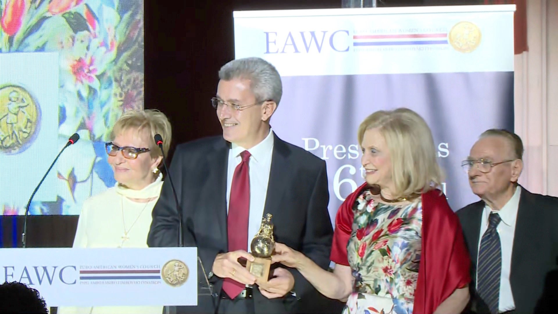 Νίκος Χατζηνικολάου: Βραβεύτηκε από το EAWC για την προσφορά του στην Δημοσιογραφία