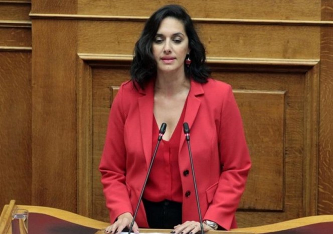 Νόνη Δούνια