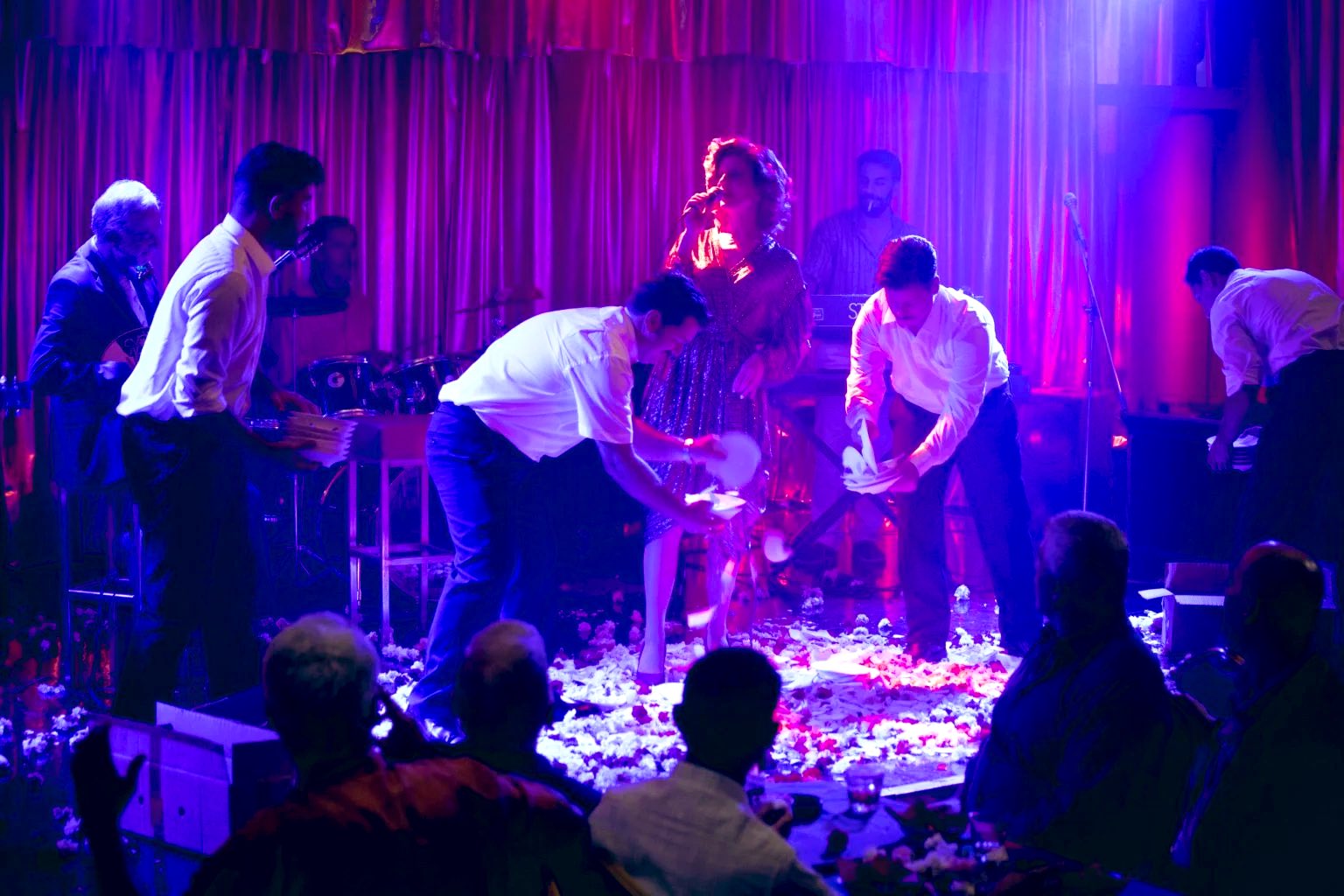 Αυτή η νύχτα μένει