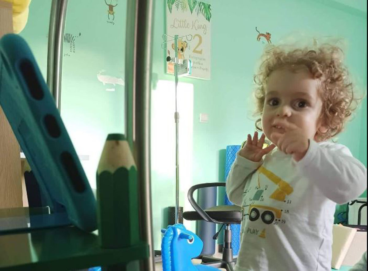 Ο μικρός Παναγιώτης Ραφαήλ συγκίνησε το διαδίκτυο με τα πρώτα του βήματα