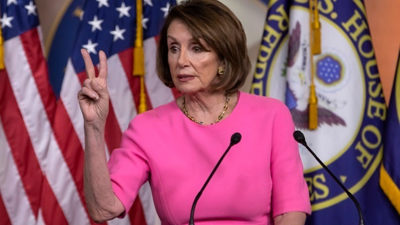 Πελόζι για Τραμπ: Δεν είναι αρκετά άνδρας για να έρθει στο Κογκρέσο