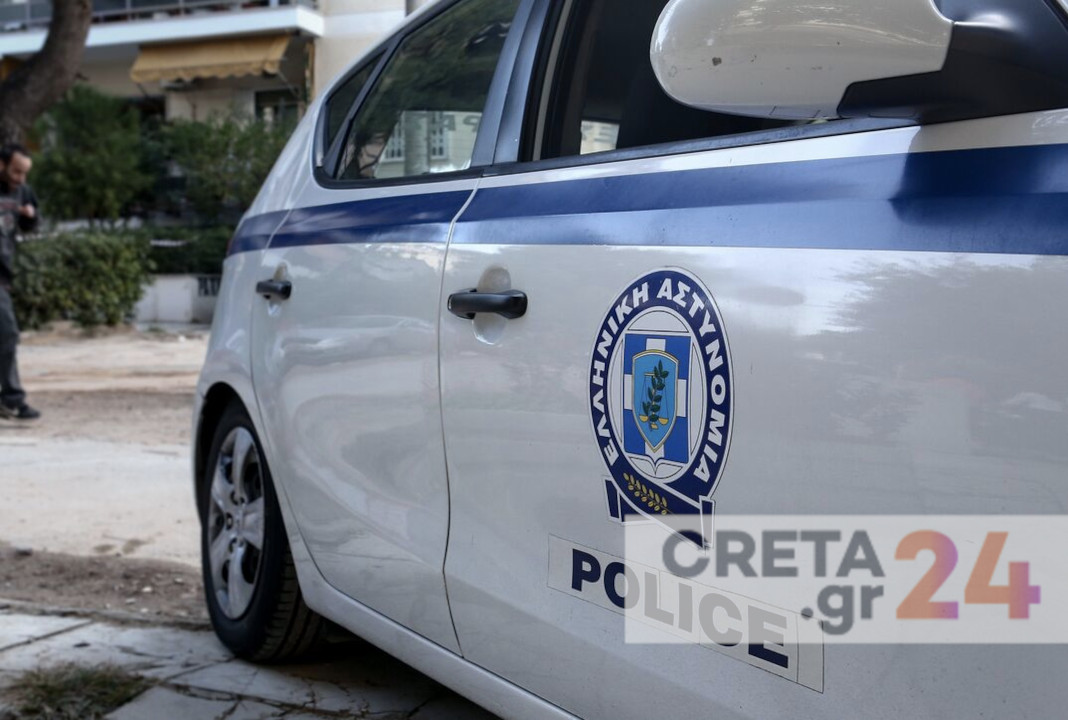 Τροχαίο στο Ηράκλειο: Αυτοκίνητο έπεσε πάνω σε… περιπολικό – Βρισκόταν στο σημείο για άλλο τροχαίο