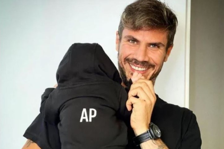 Άκης Πετρετζίκης: Το απολαυστικό βίντεο με τον γιο του – «Απογευματινή προπονησούλα»