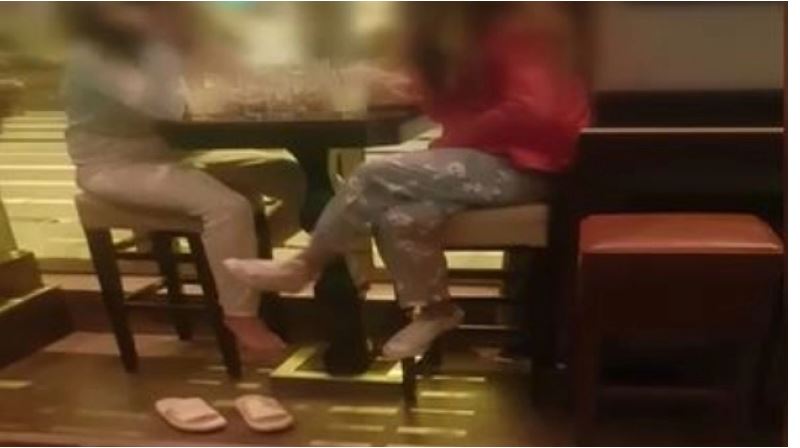 Θεσσαλονίκη: Αυτό θα πει χαλαρό ποτό – Πήγαν σε μπαρ με τις πιτζάμες τους