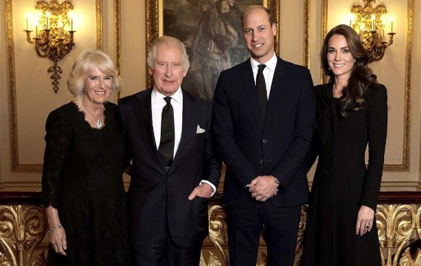 Νέο οικογενειακό πορτραίτο για τη βασιλική οικογένεια της Βρετανίας