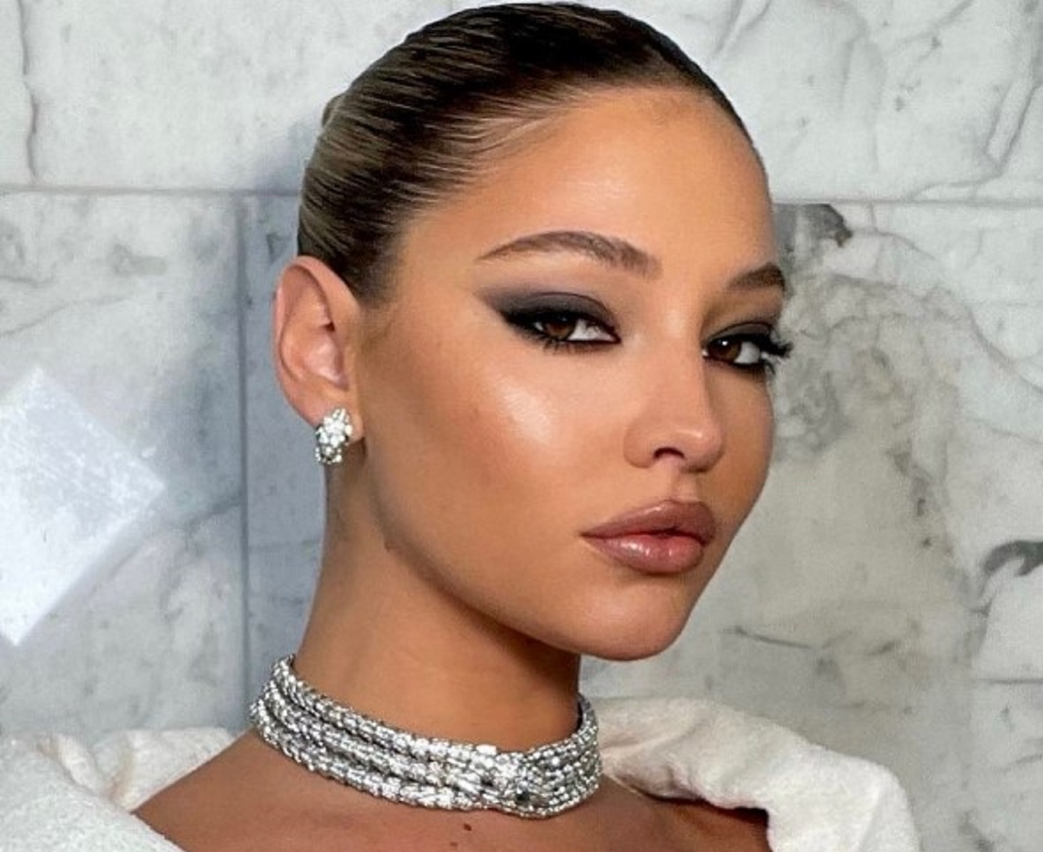 Το ’90s smokey eye look είναι η σούπερ all time τάση της σεζόν