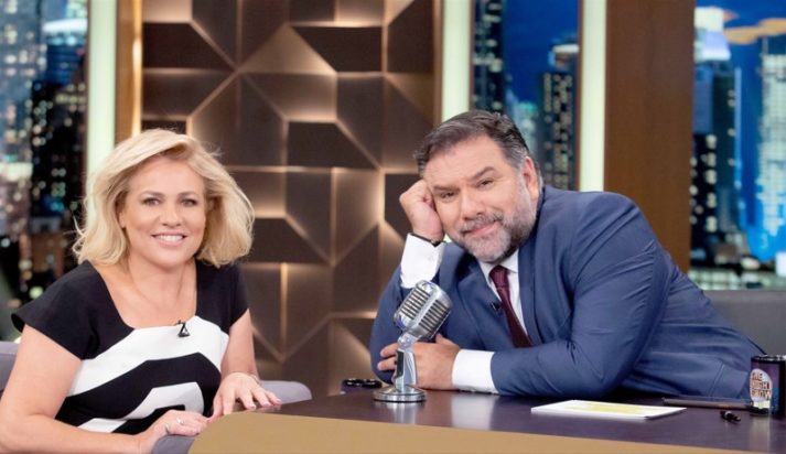Η Μαριάννα Τουμασάτου με τον Γρηγόρη Αρναούτογλου στο The 2Night Show