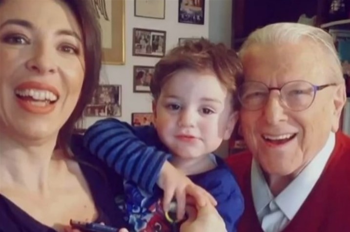 Αλίκη Κατσαβού: Ο Φοίβος δεν ρωτάει για τον μπαμπά του και δεν του λέω πολλά για να μην τον προβληματίσω