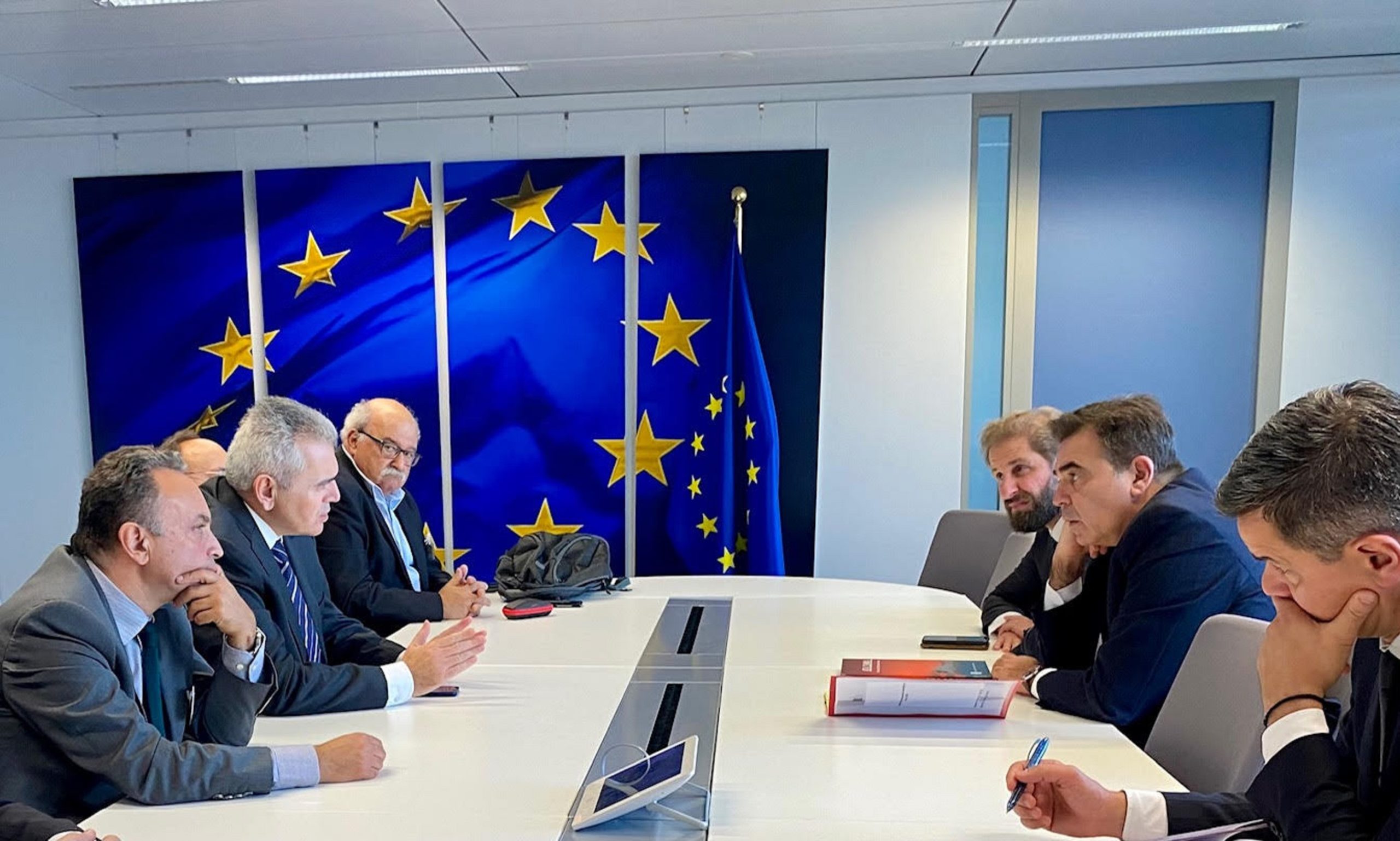 Μάξιμος Χαρακόπουλος με Ευρωπαίους αξιωματούχους στις Βρυξέλλες: Αυστηρό μήνυμα για προστασία των τόπων λατρείας