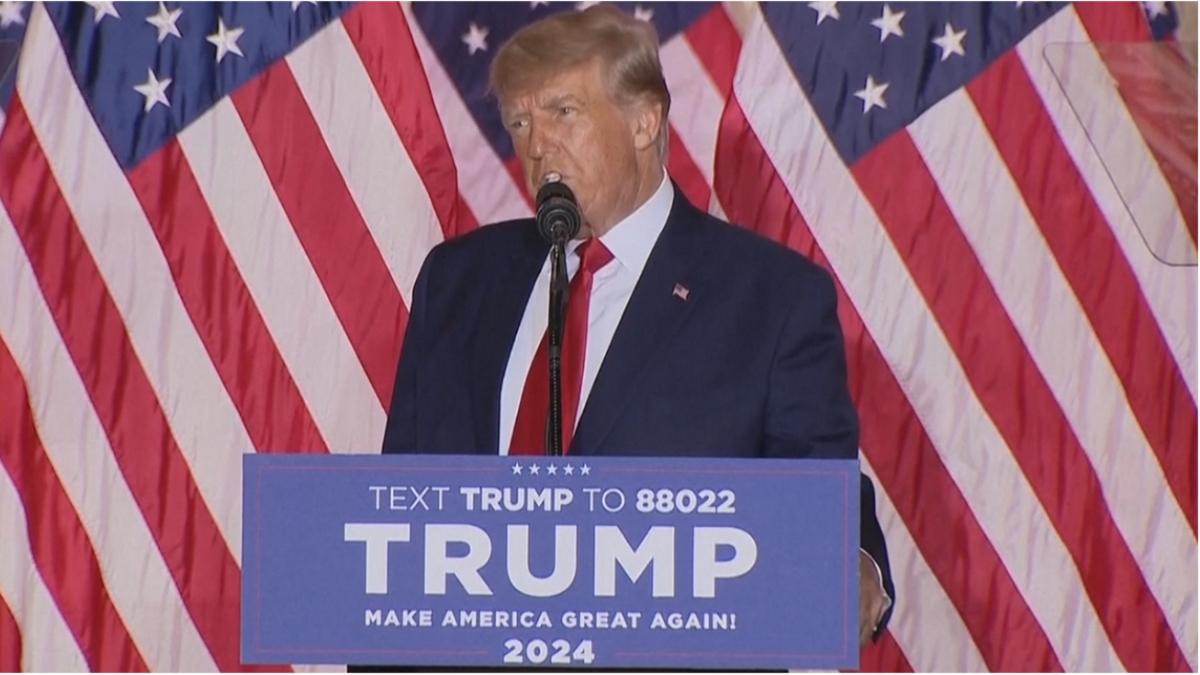 ΗΠΑ: Ο Ντόναλντ Τραμπ κατέθεσε επίσημα την υποψηφιότητά του στις προεδρικές εκλογές του 2024 – «Η Αμερική επιστρέφει»