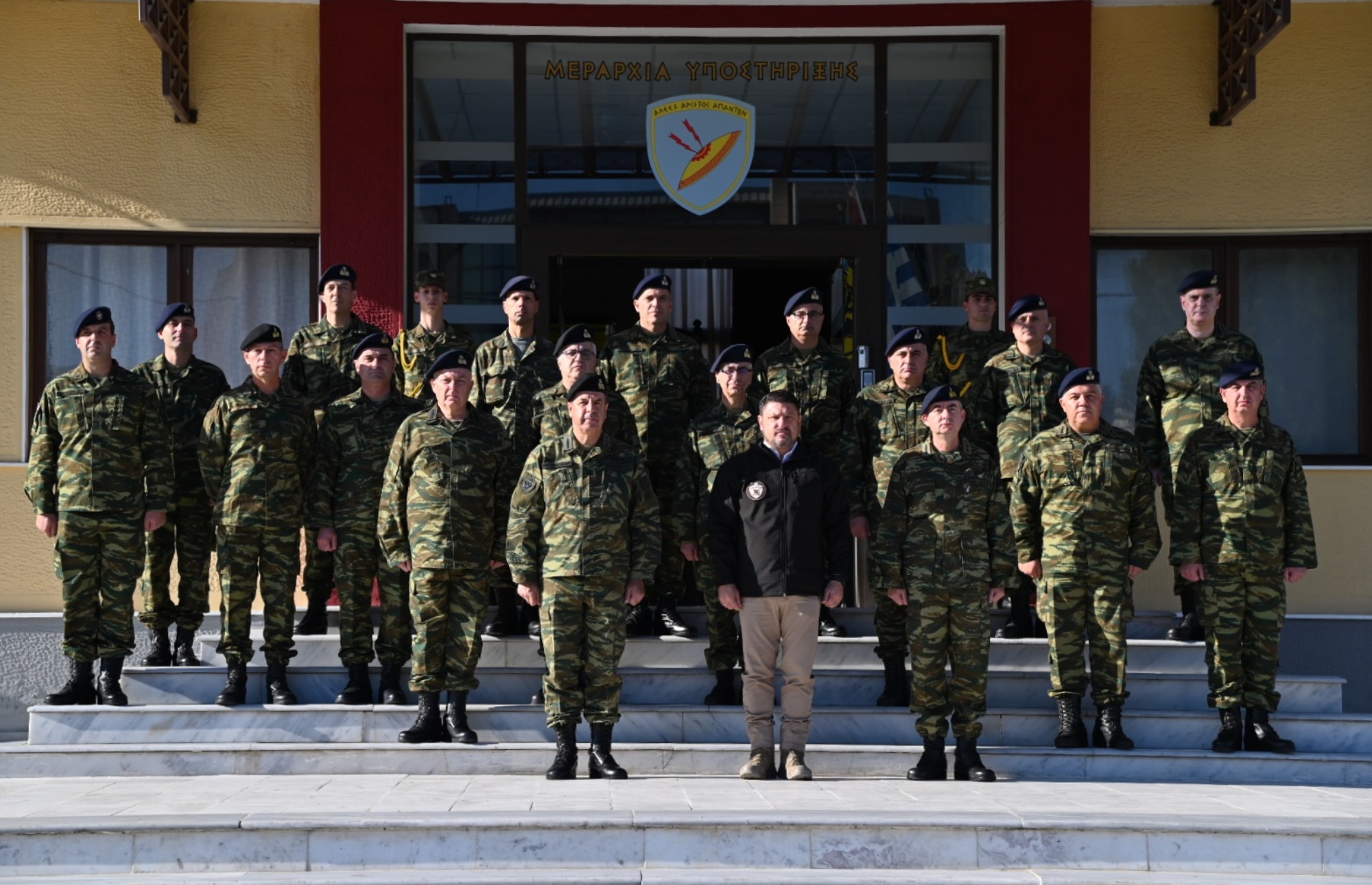 Ο Νίκος Χαρδαλιάς με τον Αρχηγό ΓΕΣ στην «απόβαση» των αμερικανικών δυνάμεων στη Θεσσαλονίκη