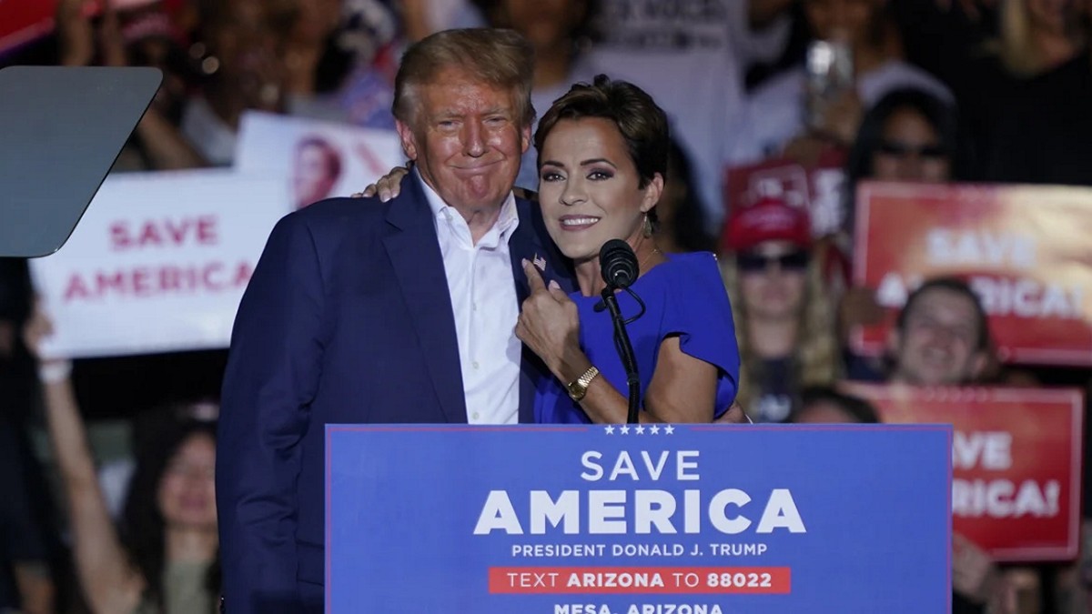 ΗΠΑ: Η Κάρι Λέικ, προστατευόμενη του Ντόναλντ Τραμπ, δύσκολα θα εκλεγεί κυβερνήτρια στην Αριζόνα