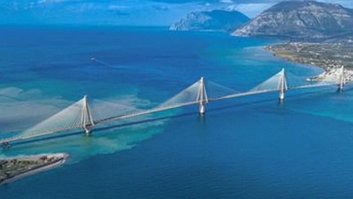 Πάτρα: Μετά την κακοκαιρία η θάλασσα του Ρίο άλλαξε… χρώμα