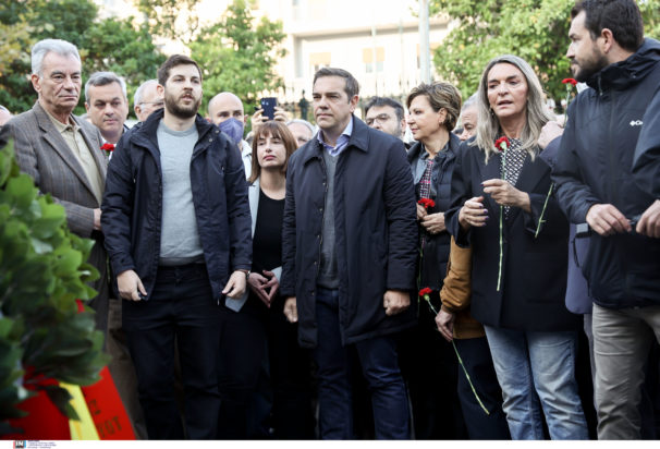 Στεφάνι κατέθεσε ο Τσίπρας στο Πολυτεχνείο