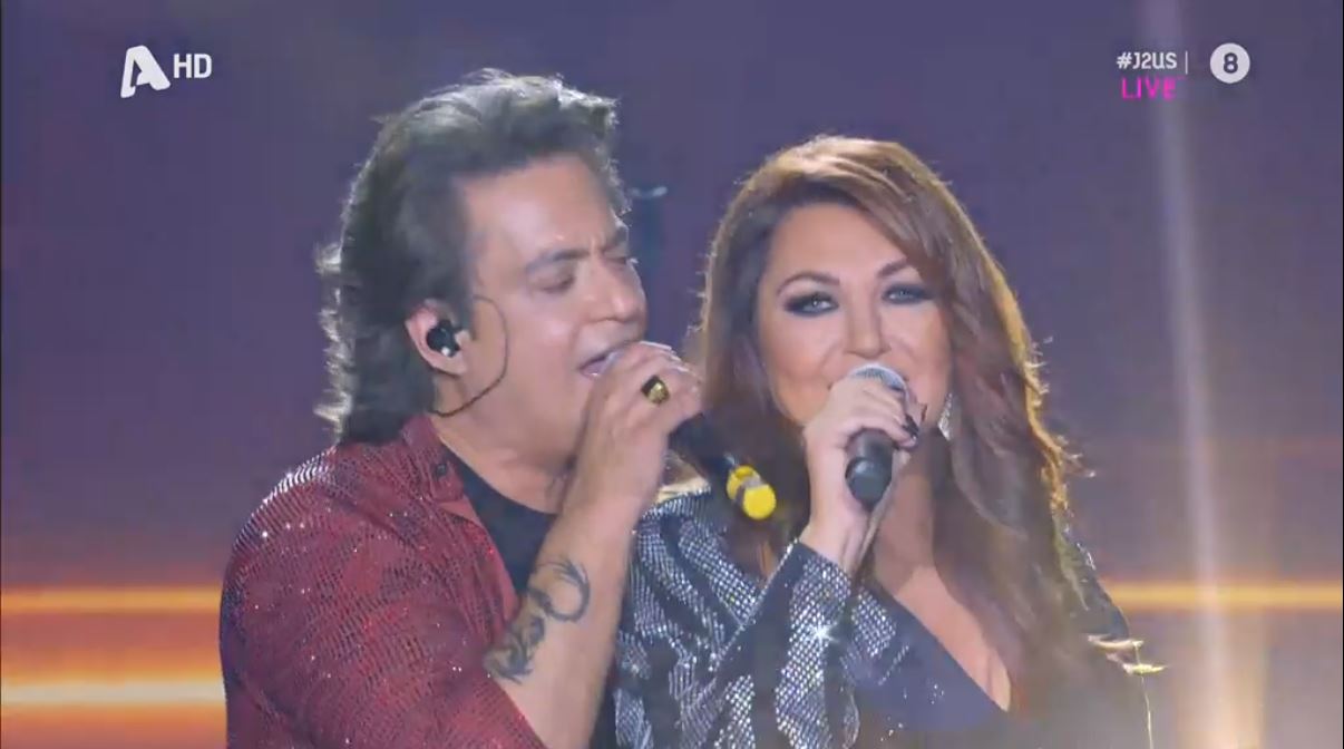 J2US: Το ντουέτο Σχοινά – Γαρμπή και το φιλί πάνω στη σκηνή