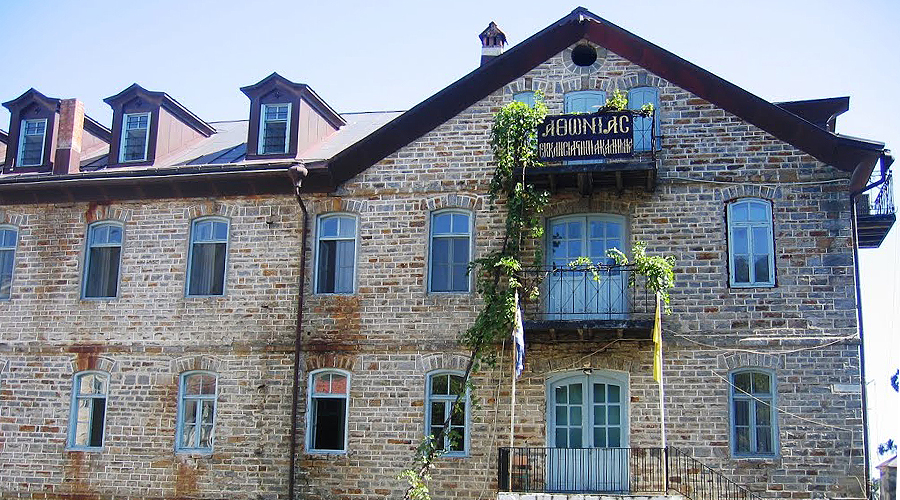 Πετράλωνα: «Φαινόταν ότι κάτι τον απασχολεί» λέει για τον 17χρονο ο διευθυντής της Αθωνιάδας Σχολής