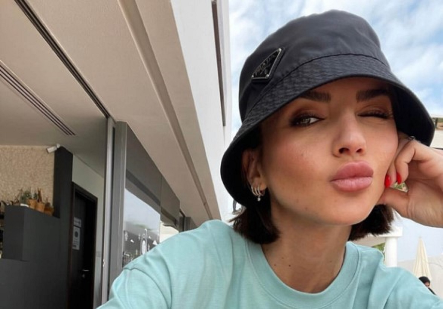 Τα καπέλα «bucket» είναι το αξεσουάρ που δεν θα θέλουμε να αποχωριστούμε αυτή την σεζόν