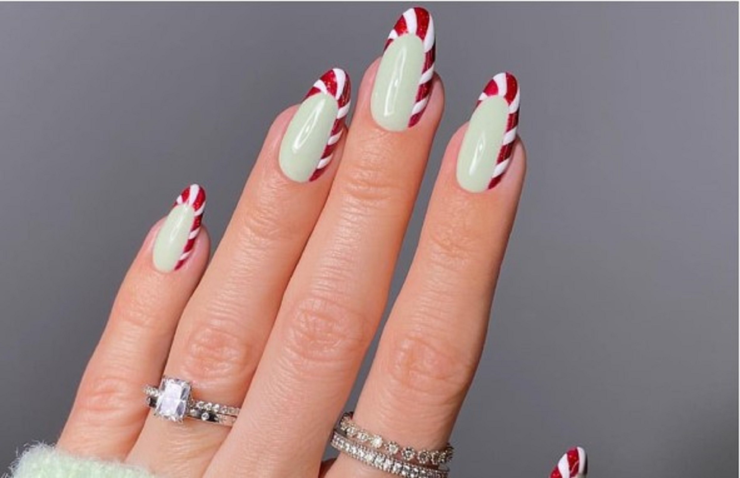 5 γιορτινά μανικιούρ που φέρνουν τα Χριστούγεννα λίγο πιο κοντά