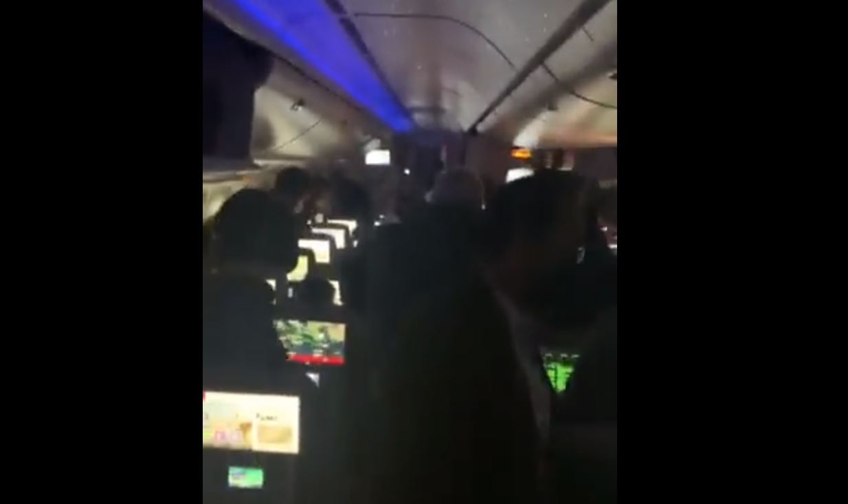 Συναγερμός στο «Ελευθέριος Βενιζέλος»: ΒΙΝΤΕΟ από την αποβίβαση των επιβατών της δεύτερης πτήσης της Emirates