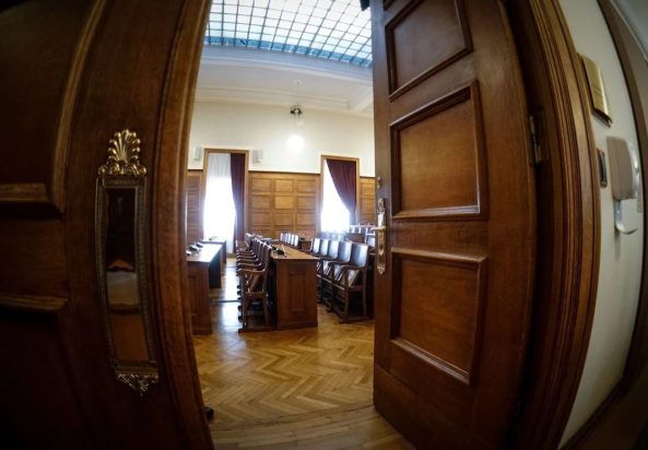 Επιτροπή Θεσμών