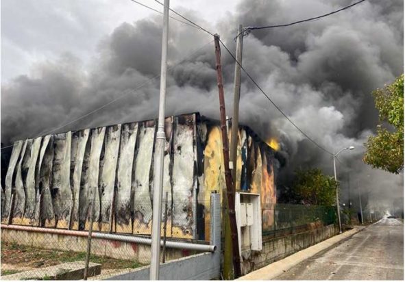 φωτιά σε αποθήκη στην Καβάλα