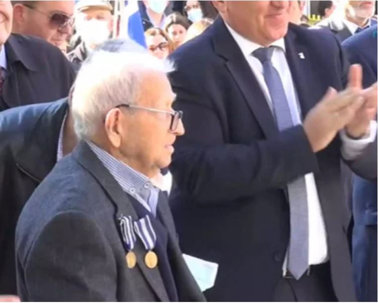 Ναύπακτος: Πέθανε ο τελευταίος Εύζωνας πολεμιστής, Γιώργος Γκίζας