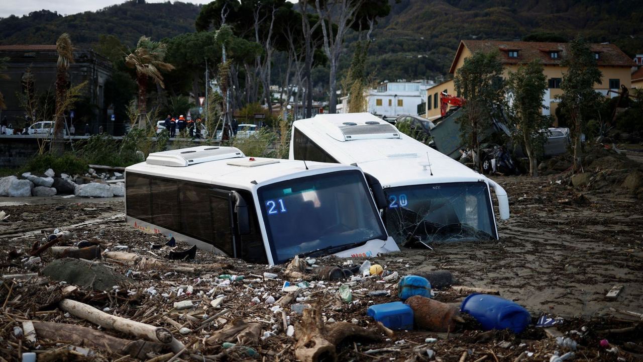 Ιταλία: Τουλάχιστον 7 οι νεκροί από τα ακραία καιρικά φαινόμενα που έπληξαν την Ίσκια