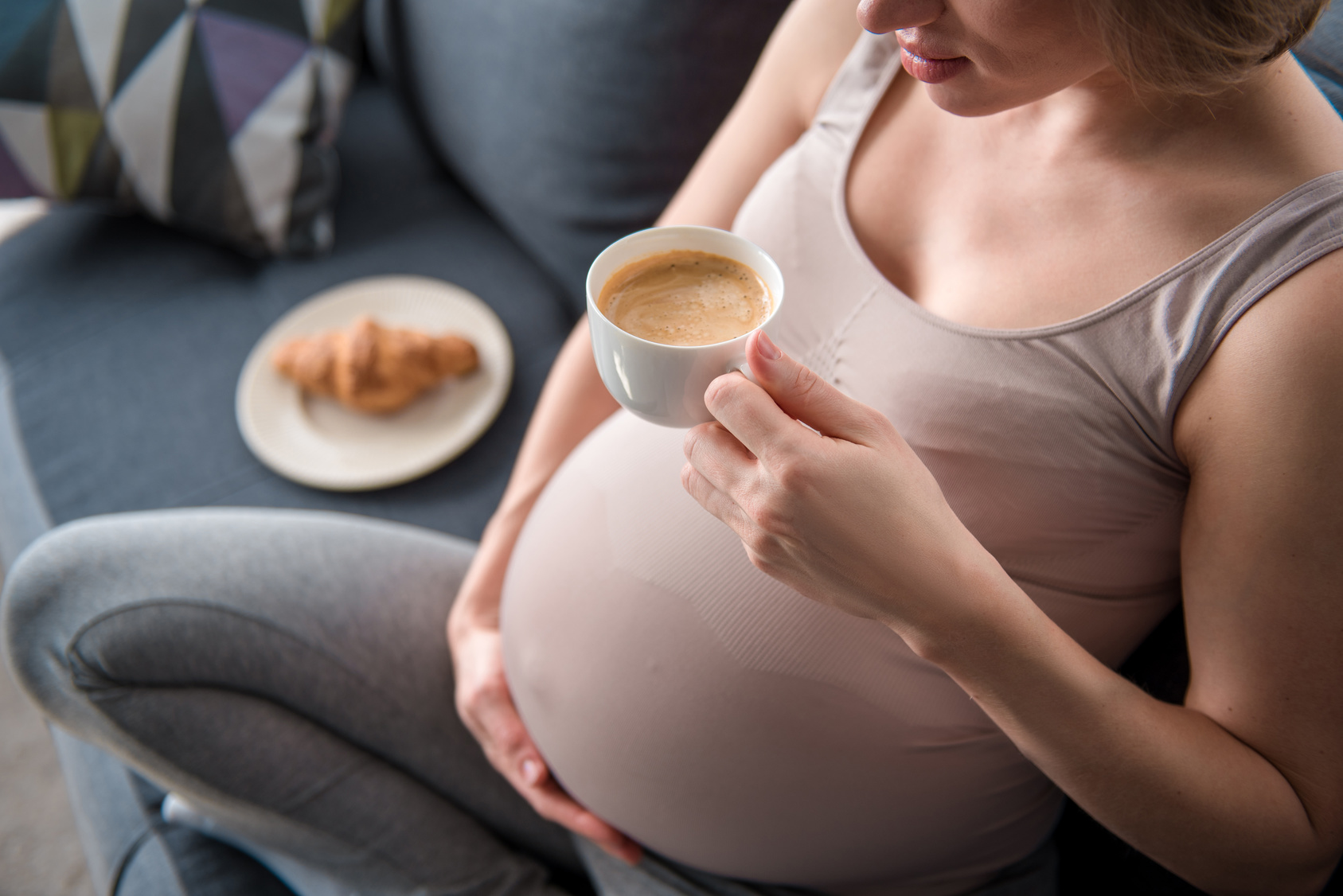 Καφές στην εγκυμοσύνη: Πώς επηρεάζει την ανάπτυξη του μωρού – Νέα έρευνα