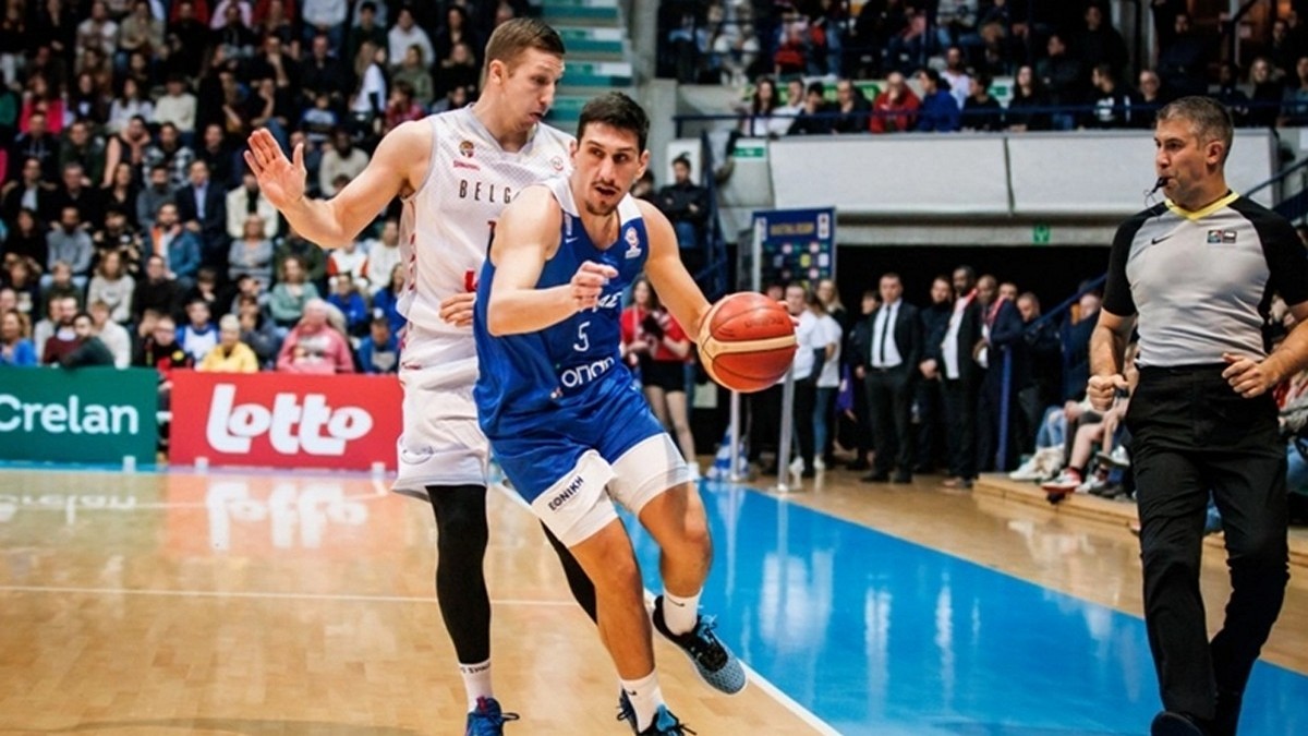 Λαρεντζάκης: Όταν φοράω αυτή τη στολή μεταμορφώνομαι