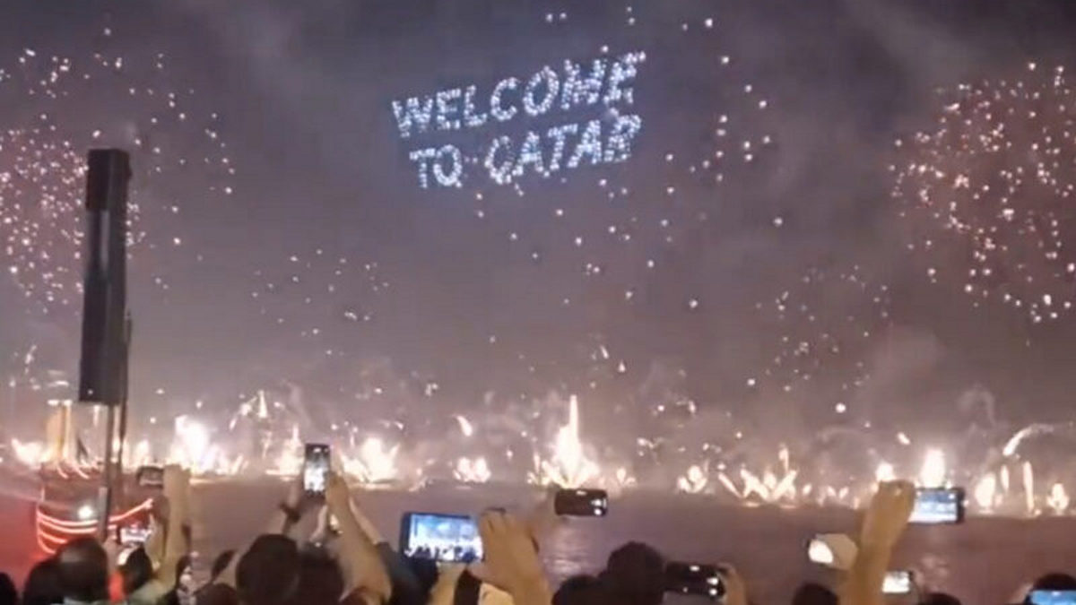 Μουντιάλ 2022: Έκαναν τη νύχτα μέρα στην Ντόχα – Γιόρτασαν με πυροτεχνήματα την παραμονή της μεγάλης πρεμιέρας