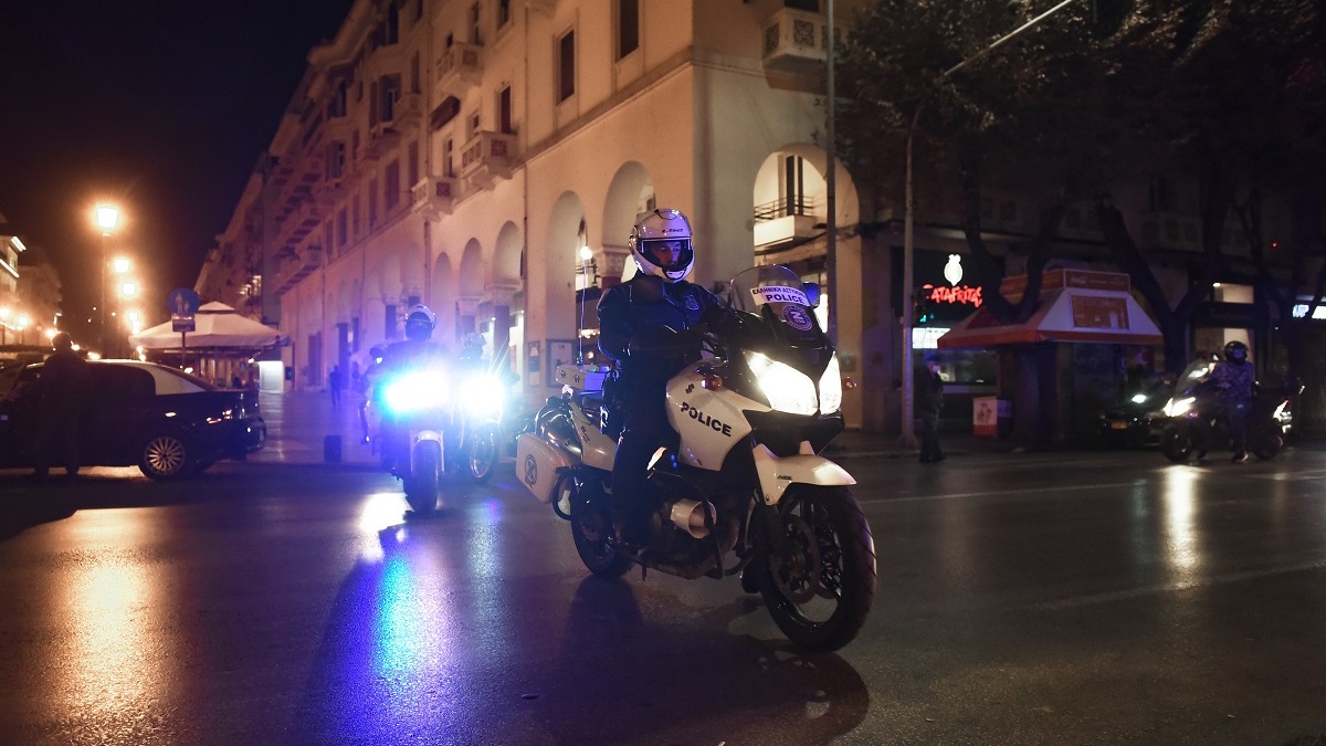 Θεσσαλονίκη: Επίθεση κουκουλοφόρων σε αστυνομικούς της Τροχαίας