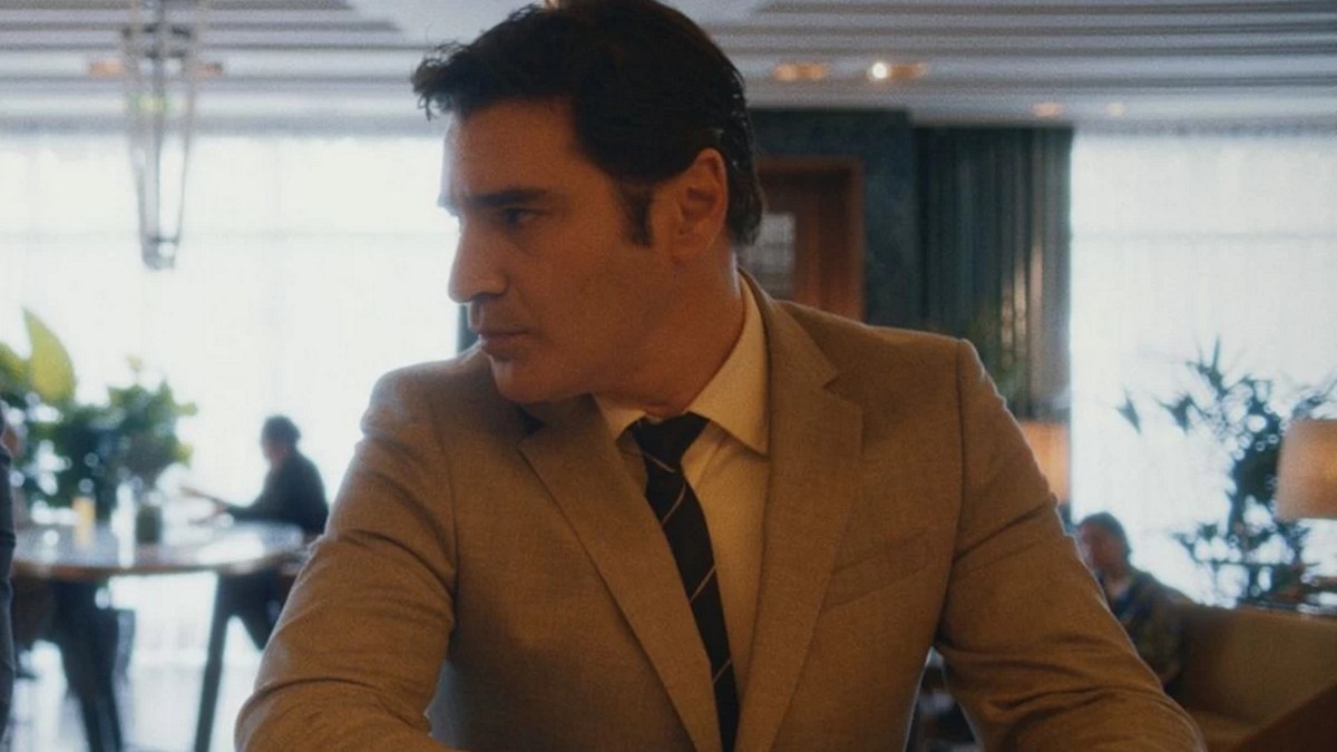 «Maestro»: Τα γαλλικά, η καθηλωτική ερμηνεία, το ταξίδι στον χρόνο και η σύνδεση με το «Ντόλτσε Βίτα»