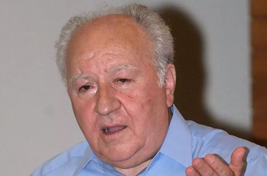 Βασίλης Παπαζάχος