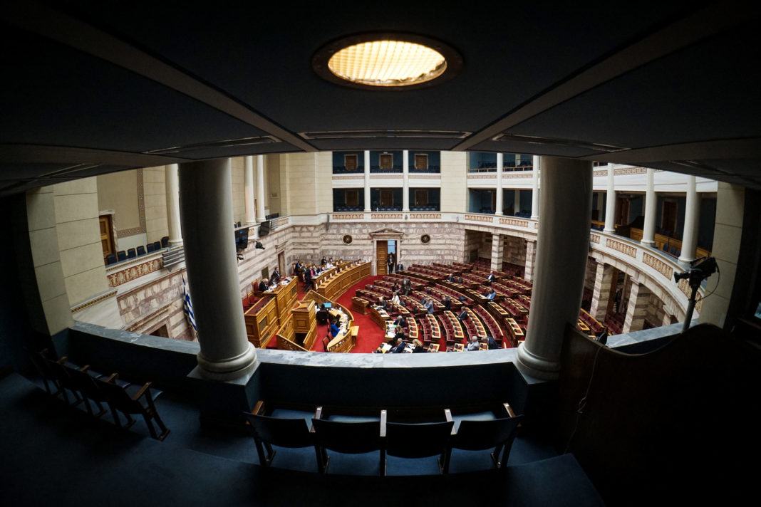 Παρακολουθήσεις: «Άναψαν τα αίματα» στην Επιτροπή Θεσμών και Διαφάνειας