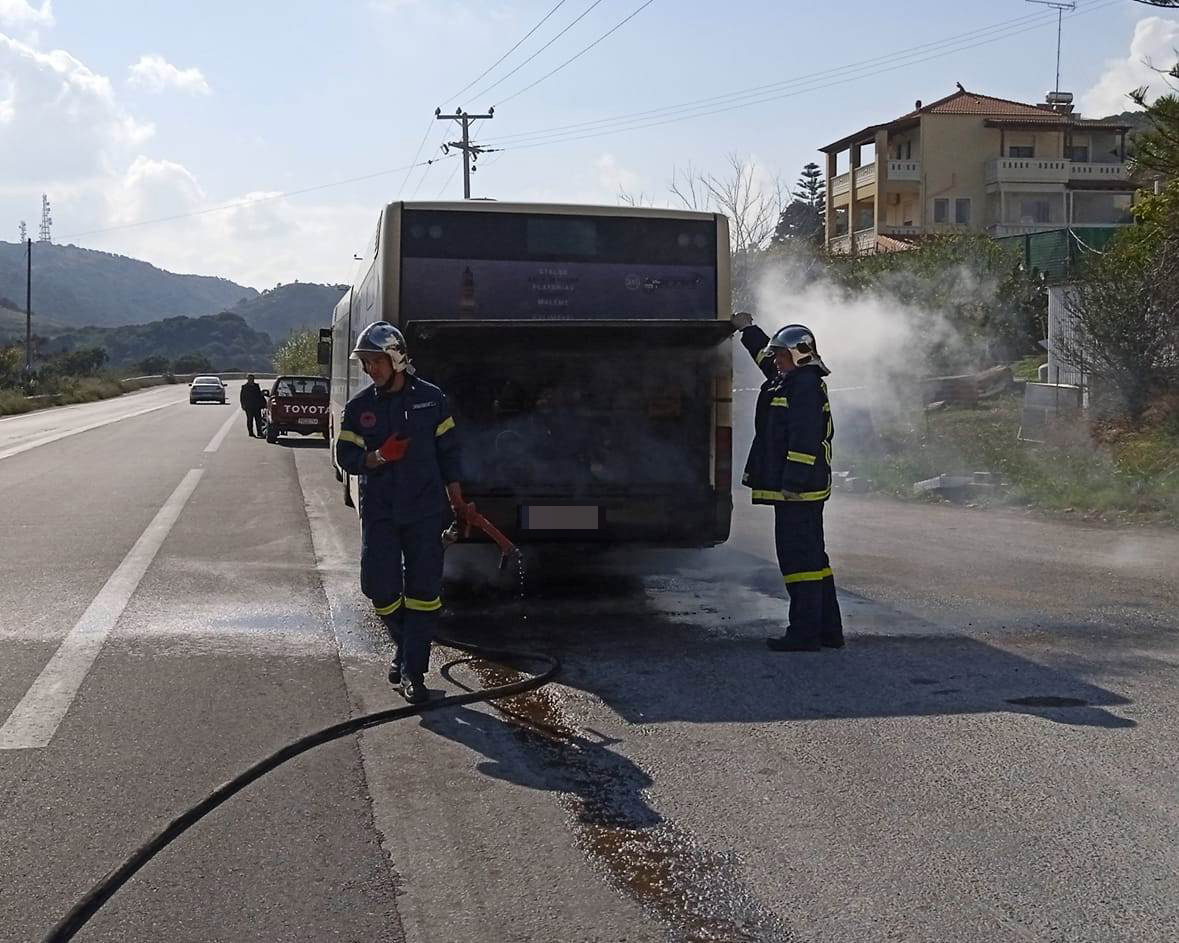 Χανιά: Φωτιά σε λεωφορείο του ΚΤΕΛ – Ναυτικός ειδοποίησε τον οδηγό