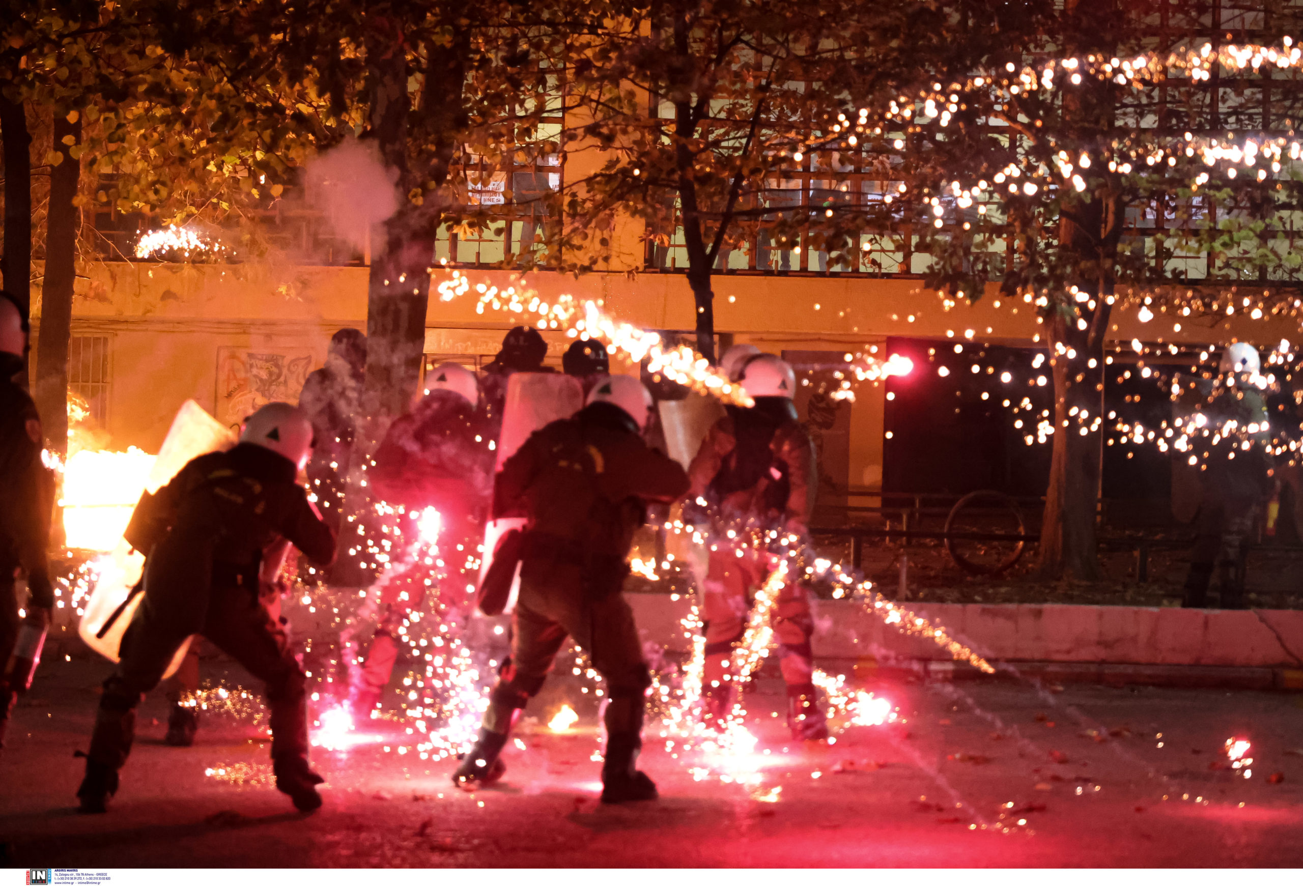 Θεσσαλονίκη: Πέντε συλλήψεις και 87 προσαγωγές για τα επεισόδια μετά τις πορείες για το Πολυτεχνείο