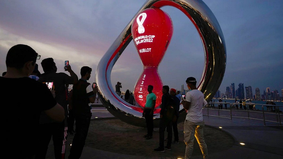 Κατάρ: Οι ομοφυλόφιλοι θα μπορούν να φιλιούνται κατά τη διάρκεια του Μουντιάλ – Άγνωστο αν θα τιμωρηθούν μετά το τέλος