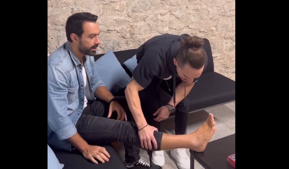 Τραυματίας ο Σάκης Τανιμανίδης – Τι είπε ο «γιατρός» Λευτέρης Πετρούνιας – ΒΙΝΤΕΟ