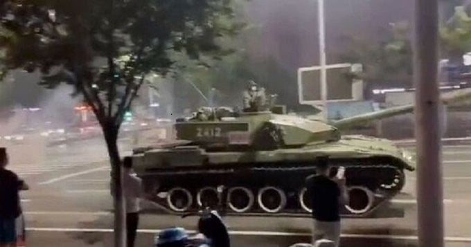 Κίνα: Άρματα στους δρόμους – Ξυπνούν μνήμες από την σφαγή στην πλατεία Τιενανμέν