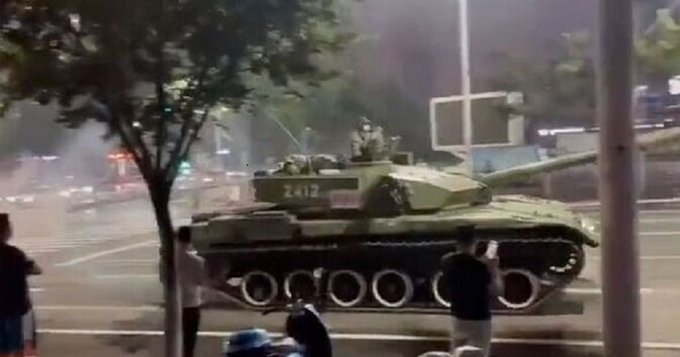 Κίνα: Άρματα στους δρόμους – Ξυπνούν μνήμες από την σφαγή στην πλατεία Τιενανμέν