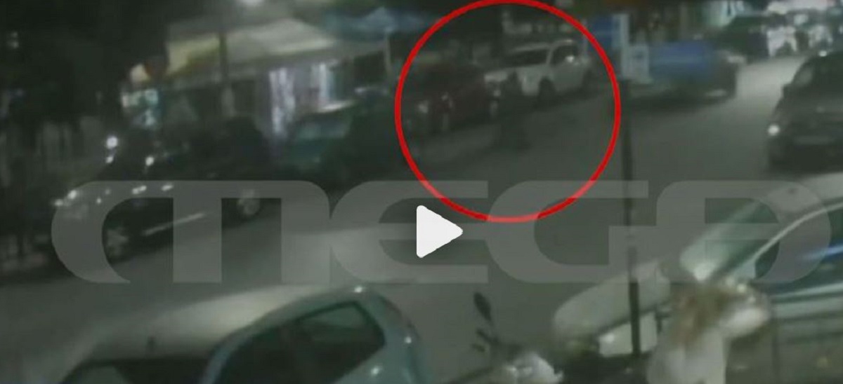 Θανατηφόρο τροχαίο στον Πειραιά: Η στιγμή που αυτοκίνητο με σβησμένα φώτα παρασύρει πεζή – BINTEO ντοκουμέντο