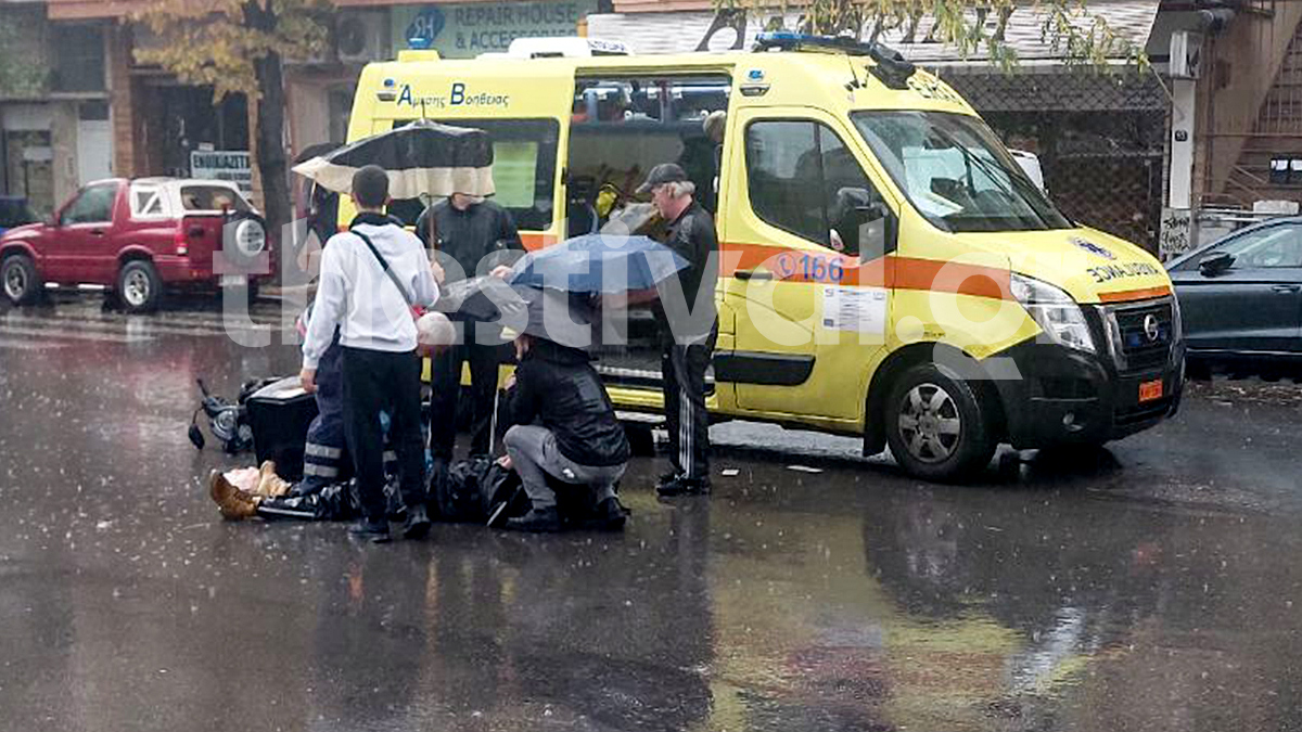 Θεσσαλονίκη: Τροχαίο στην Τούμπα – Αυτοκίνητο παρέσυρε και τραυμάτισε ντελιβερά