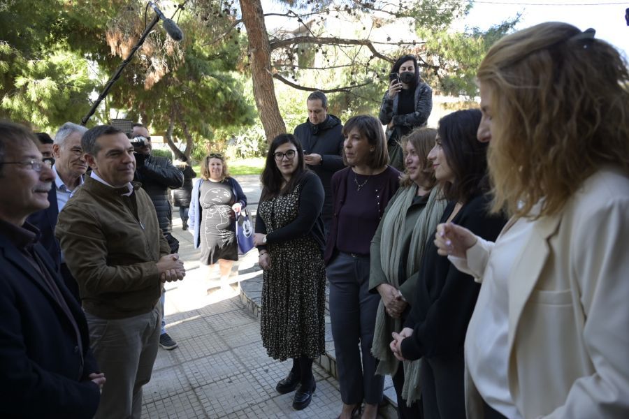 Τσίπρας: Να σπάσει η σιωπή – Να στηρίξουμε τις δομές για κακοποιημένες γυναίκες